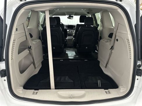 Used 2022 Chrysler Pacifica Touring-L image 23