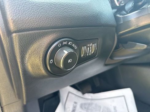 Used 2021 Jeep Compass Latitude FWD image 14