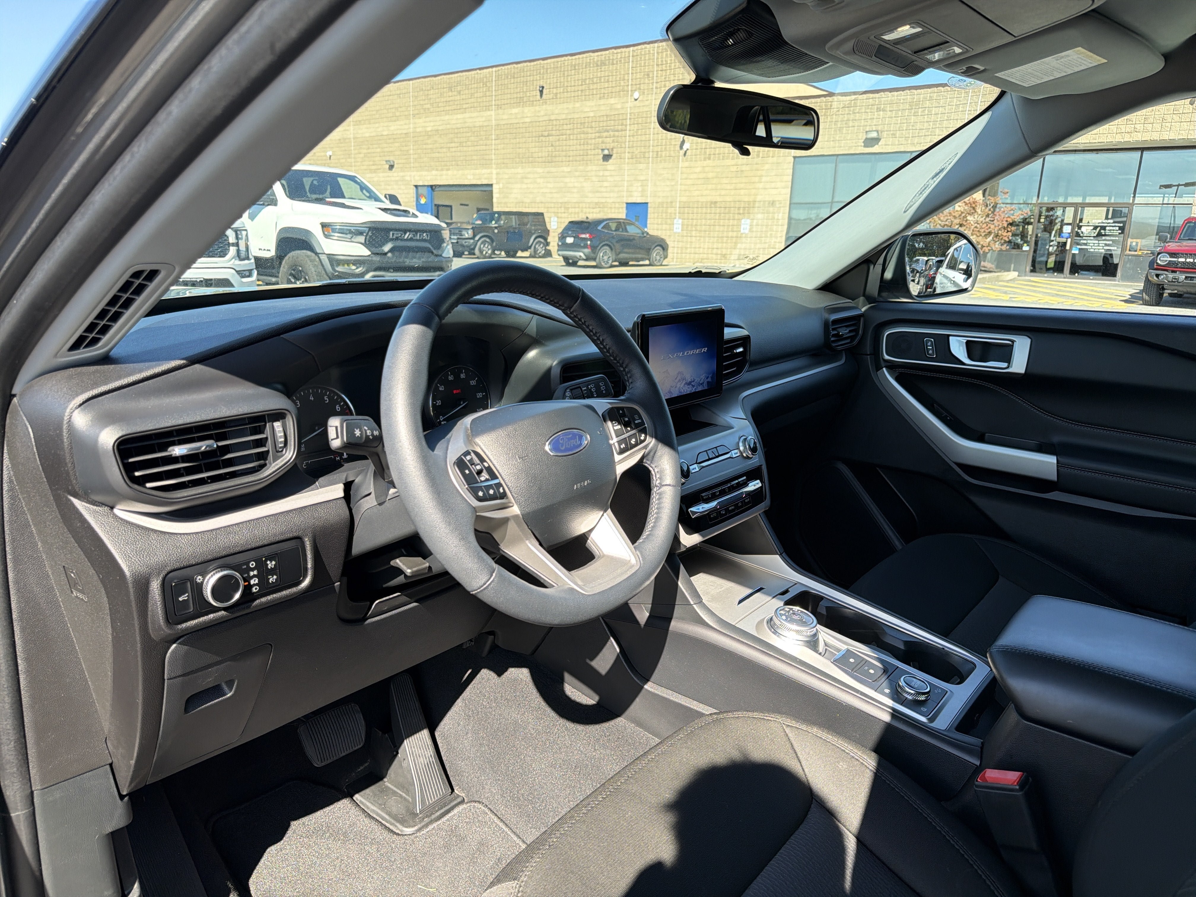 Used 2023 Ford Explorer XLT AWD/4WD image 9