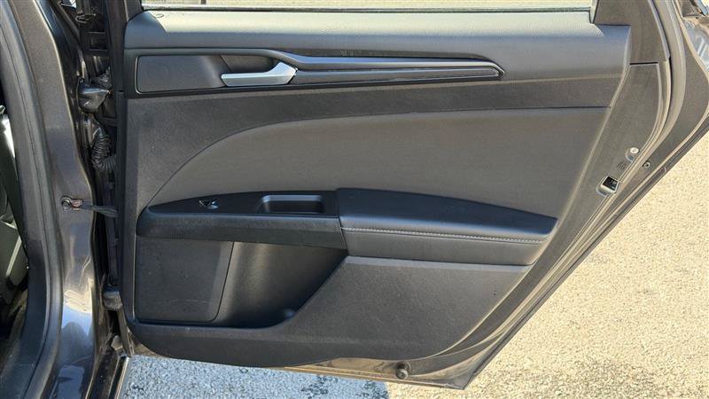 Used 2018 Ford Fusion SE w/ Equipment Group 201A FWD image 37