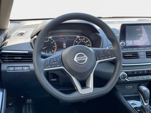 Used 2021 Nissan Altima 2.5 SV FWD image 17
