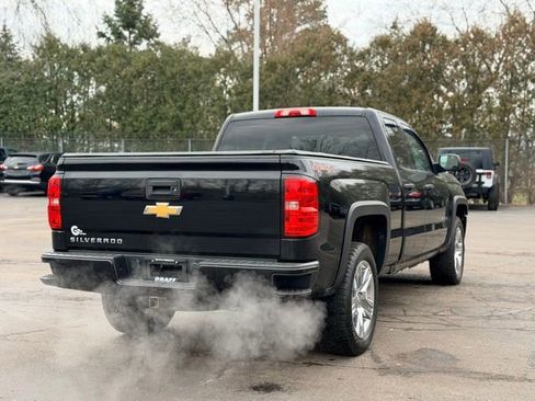 Used 2017 Chevrolet Silverado 1500 Custom w/ Custom Convenience Package image 4