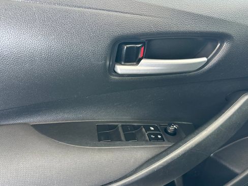 Used 2020 Toyota Corolla LE FWD image 11