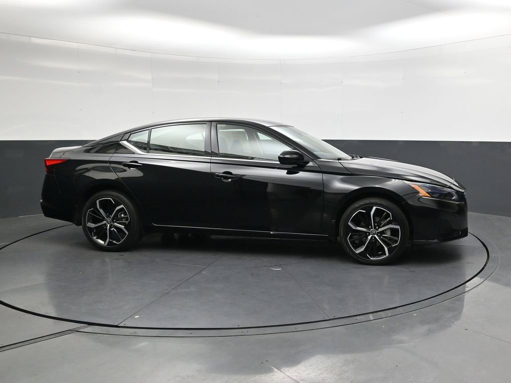 Certified 2025 Nissan Altima 2.5 SR AWD/4WD image 4