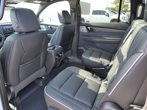 New 2026 Buick Enclave Avenir w/ Super Cruise Package AWD/4WD image 40