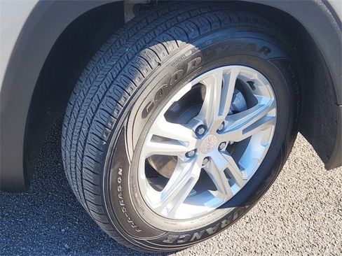 Used 2022 GMC Terrain SLE image 19