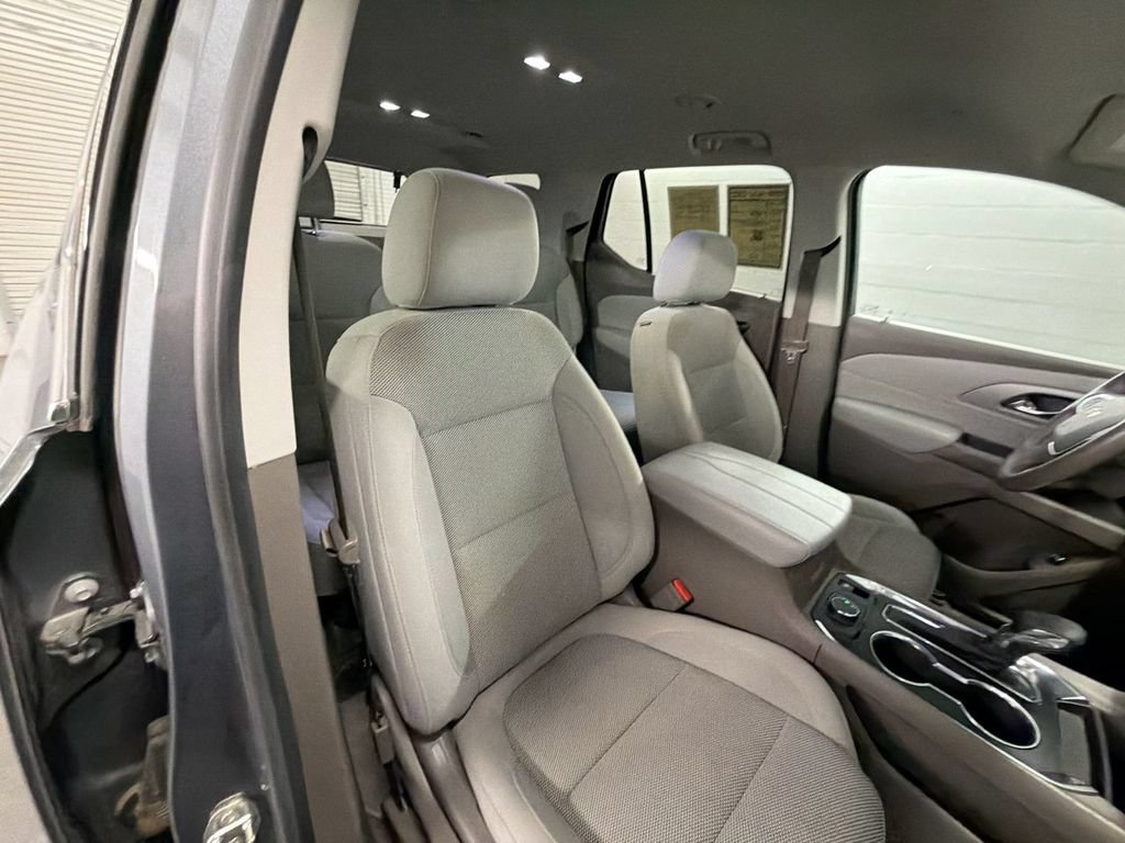 Used 2021 Chevrolet Traverse LT FWD image 26