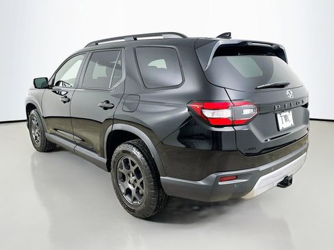 Used 2024 Honda Pilot TrailSport image 7