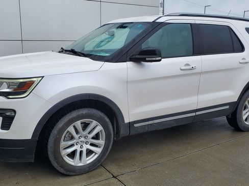 Certified 2018 Ford Explorer XLT w/ Equipment Group 202A AWD/4WD image 1
