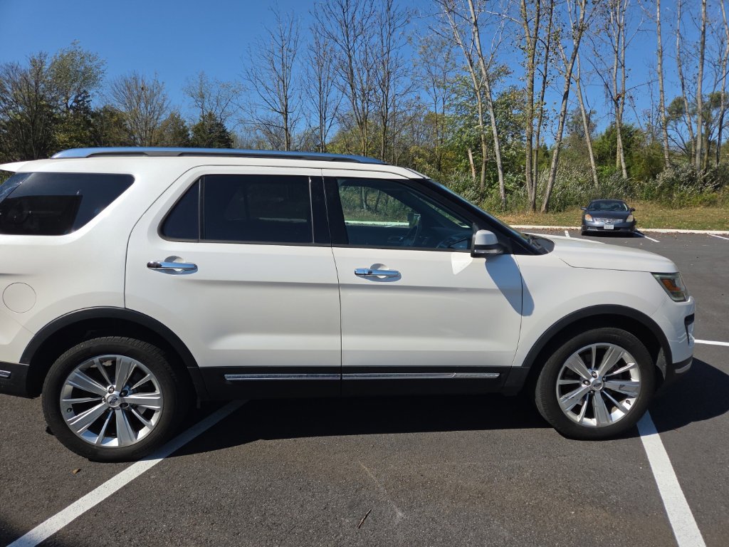 Used 2019 Ford Explorer Limited w/ Ford Safe & Smart Package AWD/4WD image 4