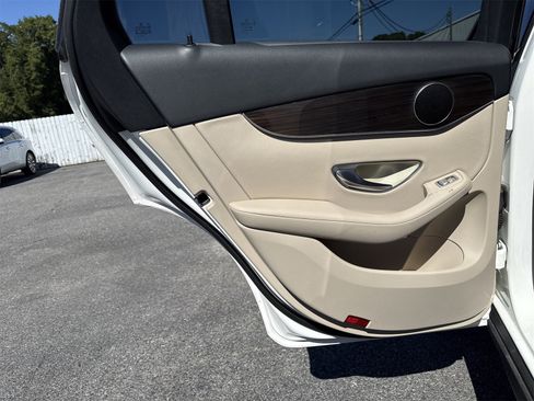 Used 2016 Mercedes-Benz GLC 300 image 30