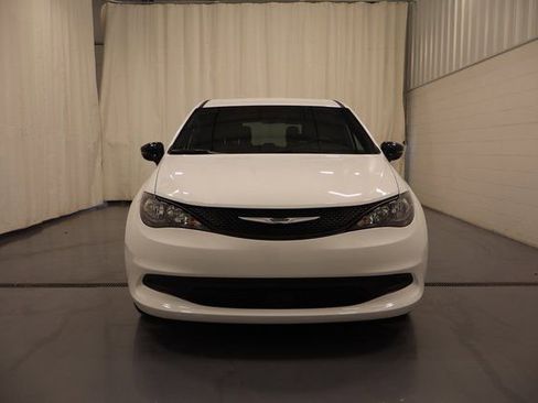 New 2026 Chrysler Voyager LX image 3