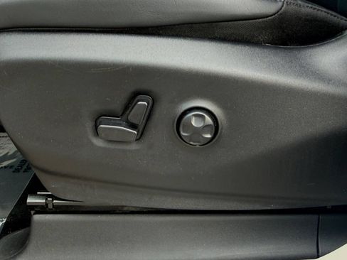Used 2024 Chrysler Pacifica Touring-L FWD image 24