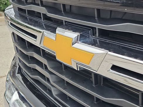 Used 2025 Chevrolet Silverado 2500 LT w/ Convenience Package image 12