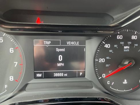 Used 2025 Chevrolet Trax LS FWD image 16