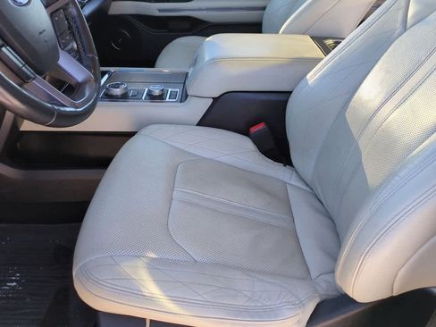 Used 2018 Ford Expedition Platinum image 16