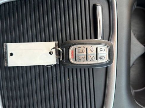 Used 2023 Chrysler Pacifica Touring-L FWD image 28