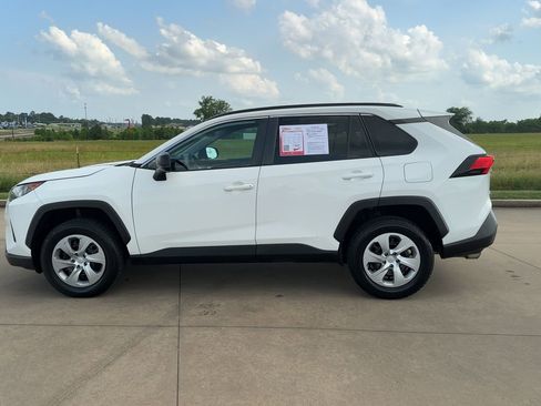 Used 2021 Toyota RAV4 LE image 5