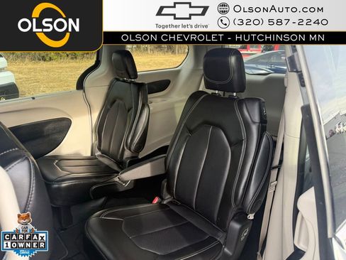 Used 2024 Chrysler Pacifica Touring-L image 11