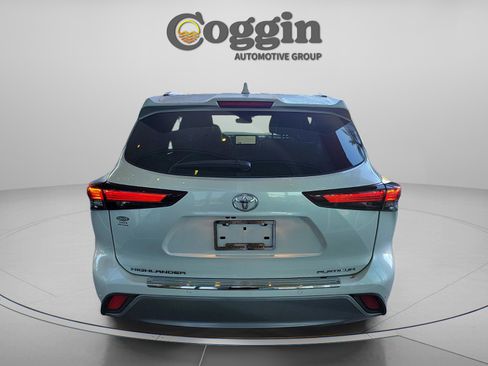 Used 2024 Toyota Highlander Platinum FWD image 4
