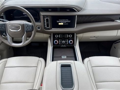 Used 2023 GMC Yukon XL Denali image 13