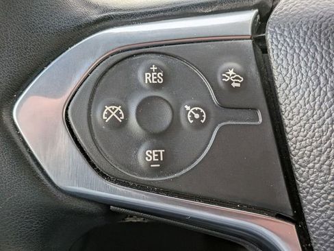 Used 2023 Chevrolet Traverse LT image 15