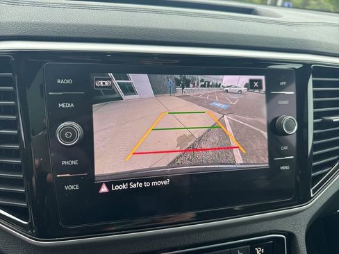 Used 2022 Volkswagen Atlas Cross Sport SE w/ Panoramic Sunroof Package image 17