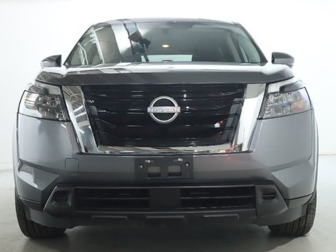 Used 2025 Nissan Pathfinder SV image 6