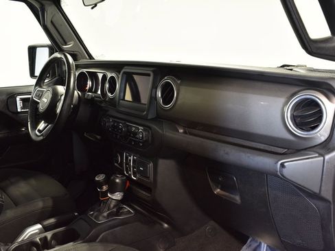 Used 2018 Jeep Wrangler Unlimited Sahara w/ Cold Weather Group image 32