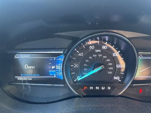 Used 2018 Ford Explorer XLT w/ Equipment Group 202A AWD/4WD image 7