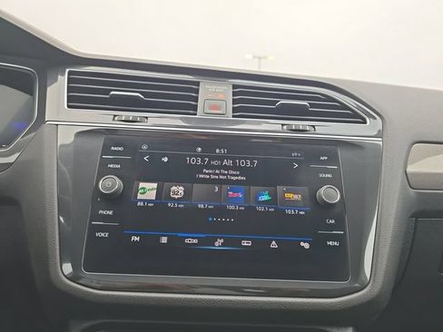 Used 2024 Volkswagen Tiguan SE FWD image 8