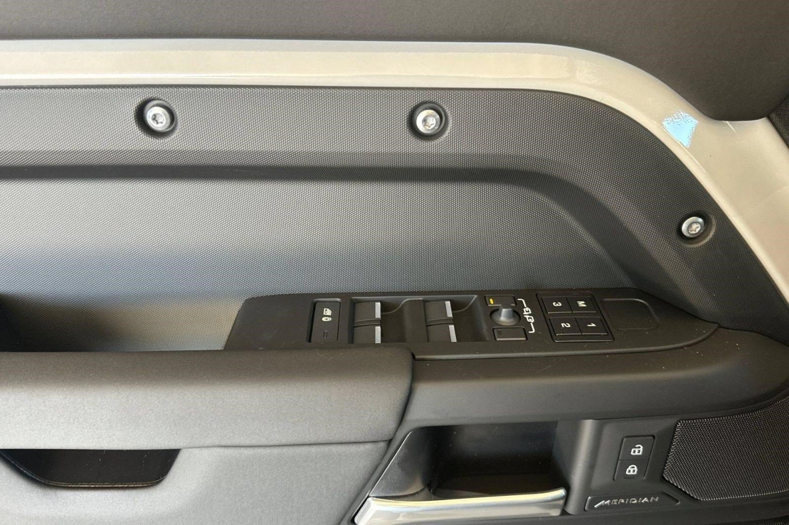 New 2026 Land Rover Defender 110 S AWD/4WD image 8