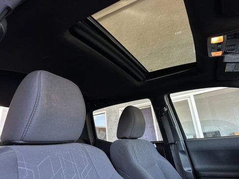 Used 2017 Toyota Tacoma TRD Off-Road image 15