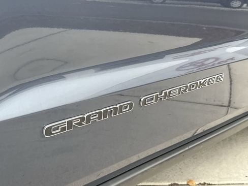 Used 2019 Jeep Grand Cherokee Limited image 9