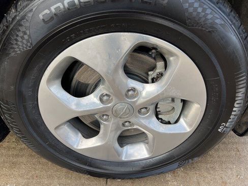 Certified 2018 Chrysler Pacifica Touring-L image 8