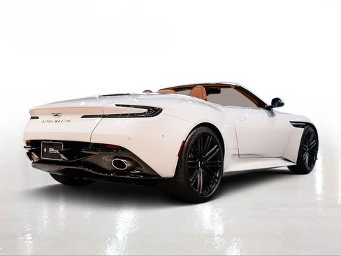 Used 2024 Aston Martin DB12 Convertible image 10