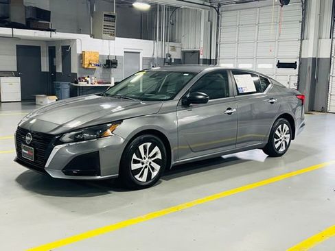 Used 2025 Nissan Altima 2.5 S FWD image 13