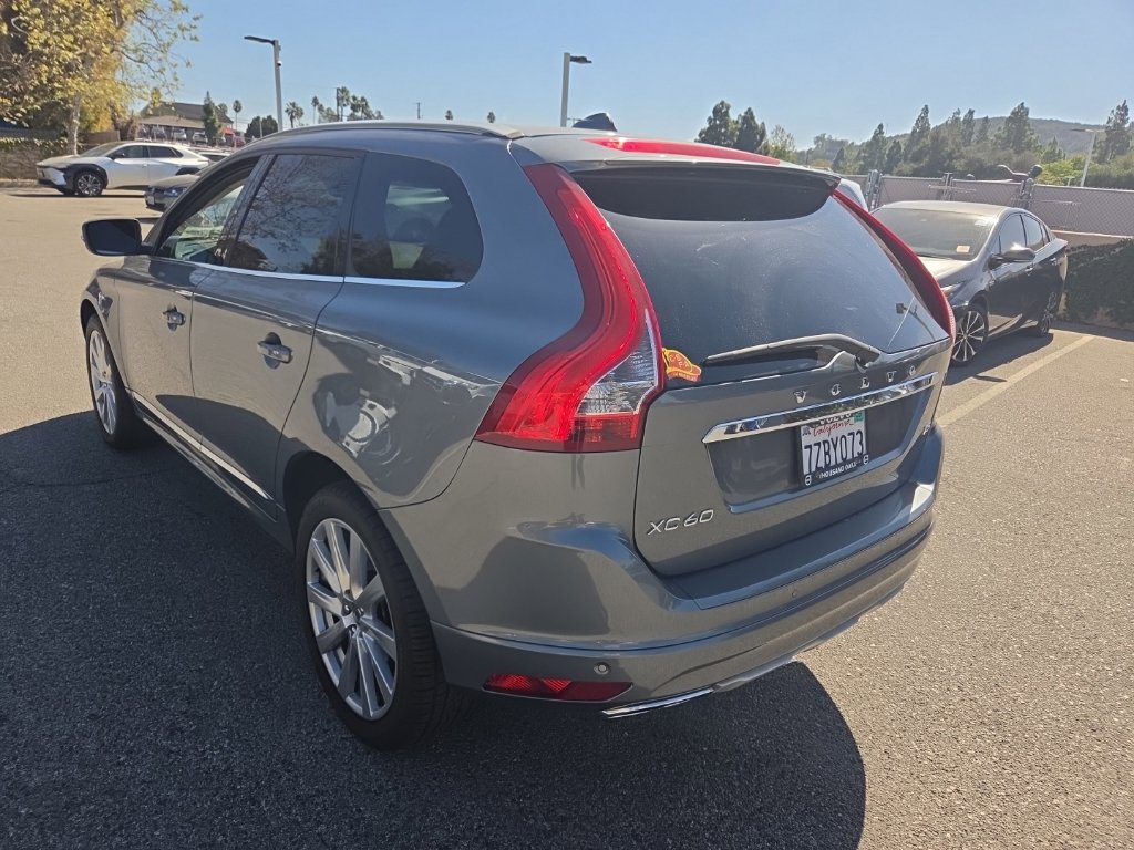 Used 2017 Volvo XC60 T5 Inscription w/ Preferred Option Package FWD image 3