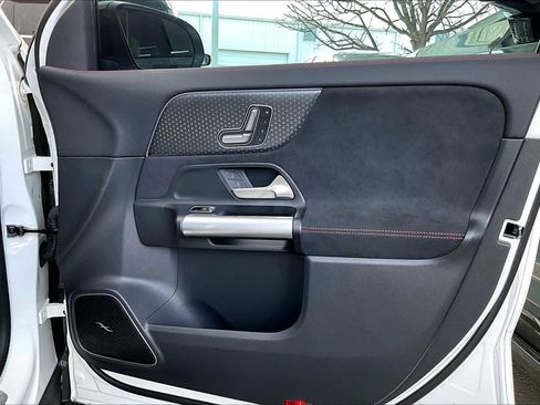 Used 2025 Mercedes-Benz GLA 250 image 23