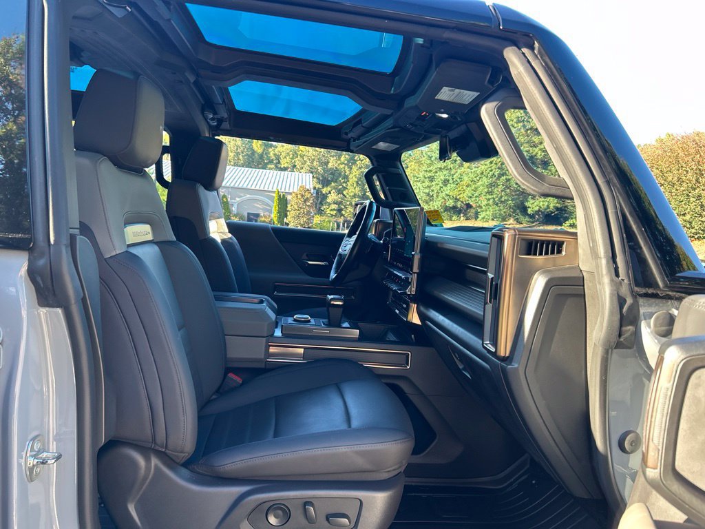 Used 2025 GMC Hummer EV 2X w/ LPO, Sport Package AWD/4WD image 56