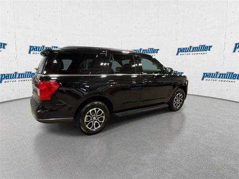 Used 2024 Ford Expedition XLT image 11