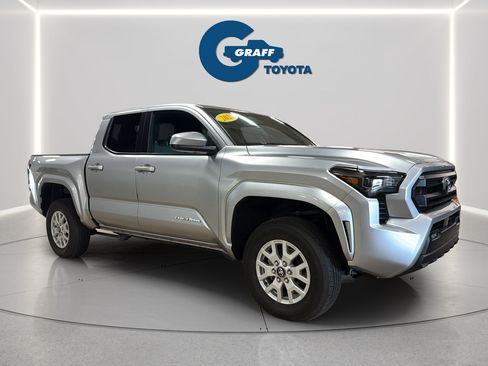 Used 2025 Toyota Tacoma SR5 AWD/4WD image 10