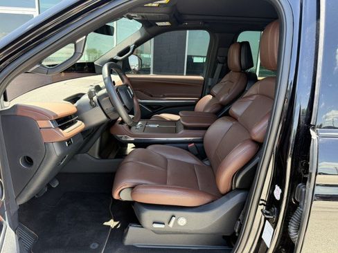 Used 2025 Lincoln Navigator Reserve AWD/4WD image 10