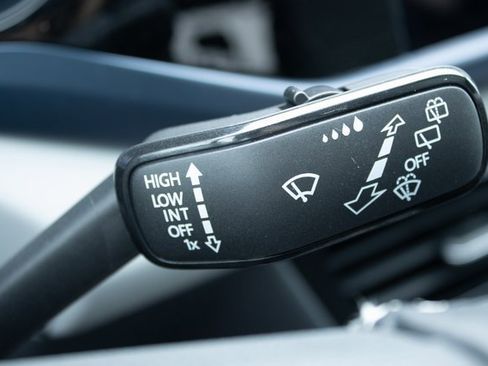 Used 2024 Volkswagen Taos SE image 48