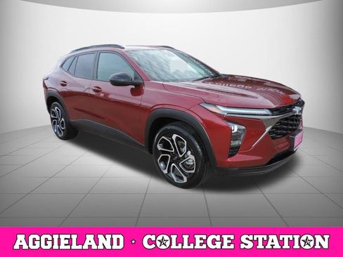 Used 2025 Chevrolet Trax RS w/ Sunroof Package FWD image 3