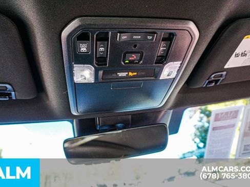 Used 2025 Toyota Tundra Limited AWD/4WD image 33