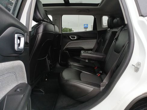 Used 2022 Jeep Compass Latitude w/ Sun and Sound Group AWD/4WD image 26