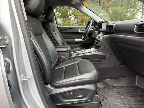 Used 2020 Ford Explorer XLT w/ Equipment Group 202A image 33