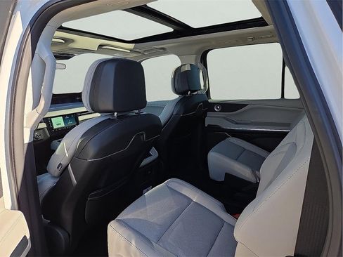 New 2025 Lincoln Navigator L Reserve image 10