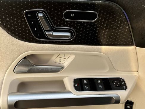 Used 2025 Mercedes-Benz GLB 250 GLB 250 image 20